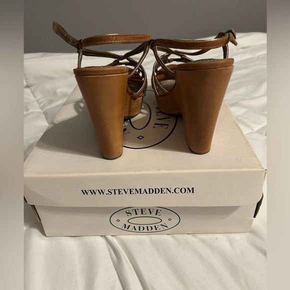 Vintage Y2K Steve Madden Astoriaa Tan Leather & Wood Wedge Sandals with Gold - Picture 5 of 11